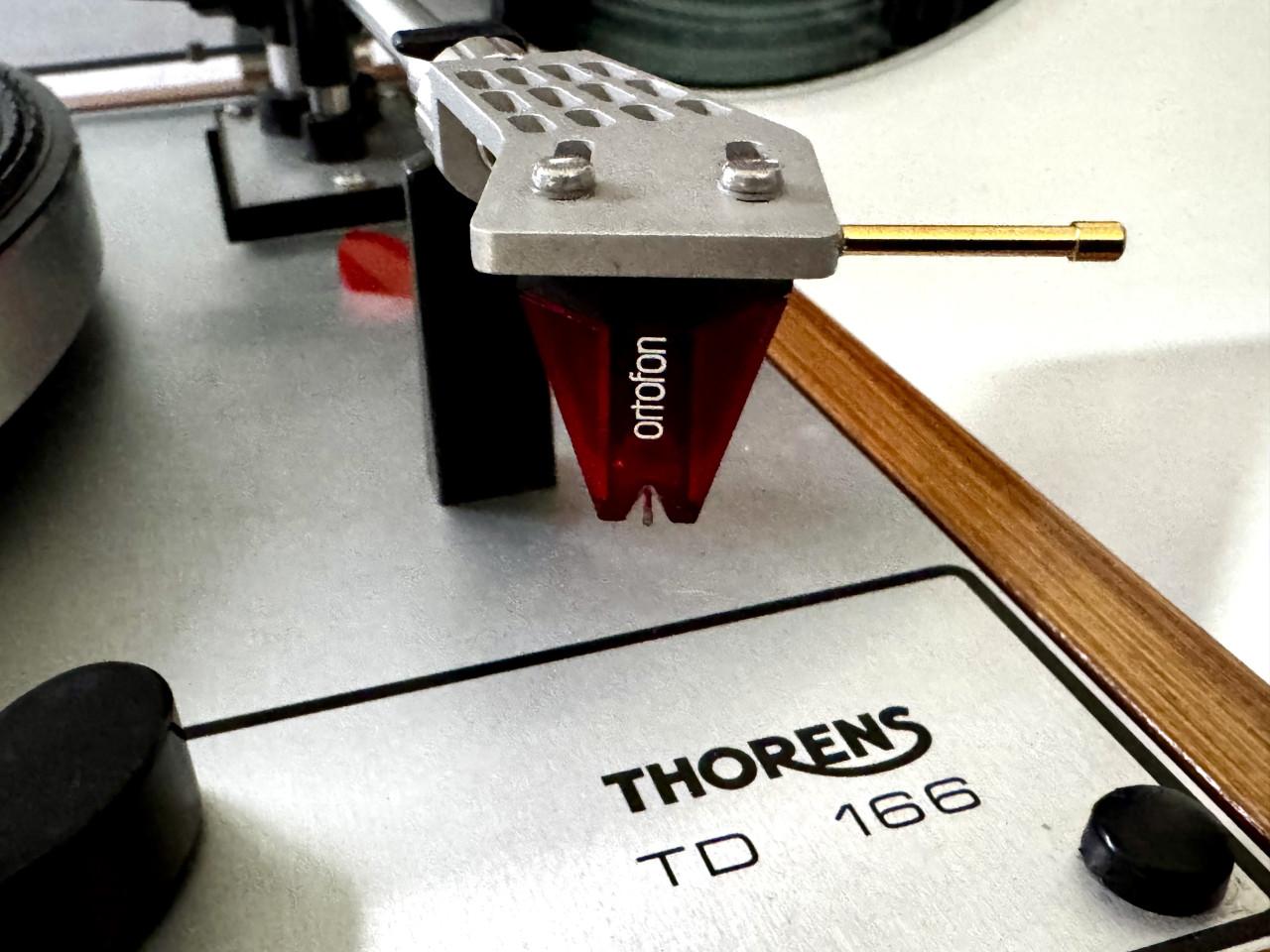 Thorens TD166 draaitafel met z.g.a.n. Ortofon Red element