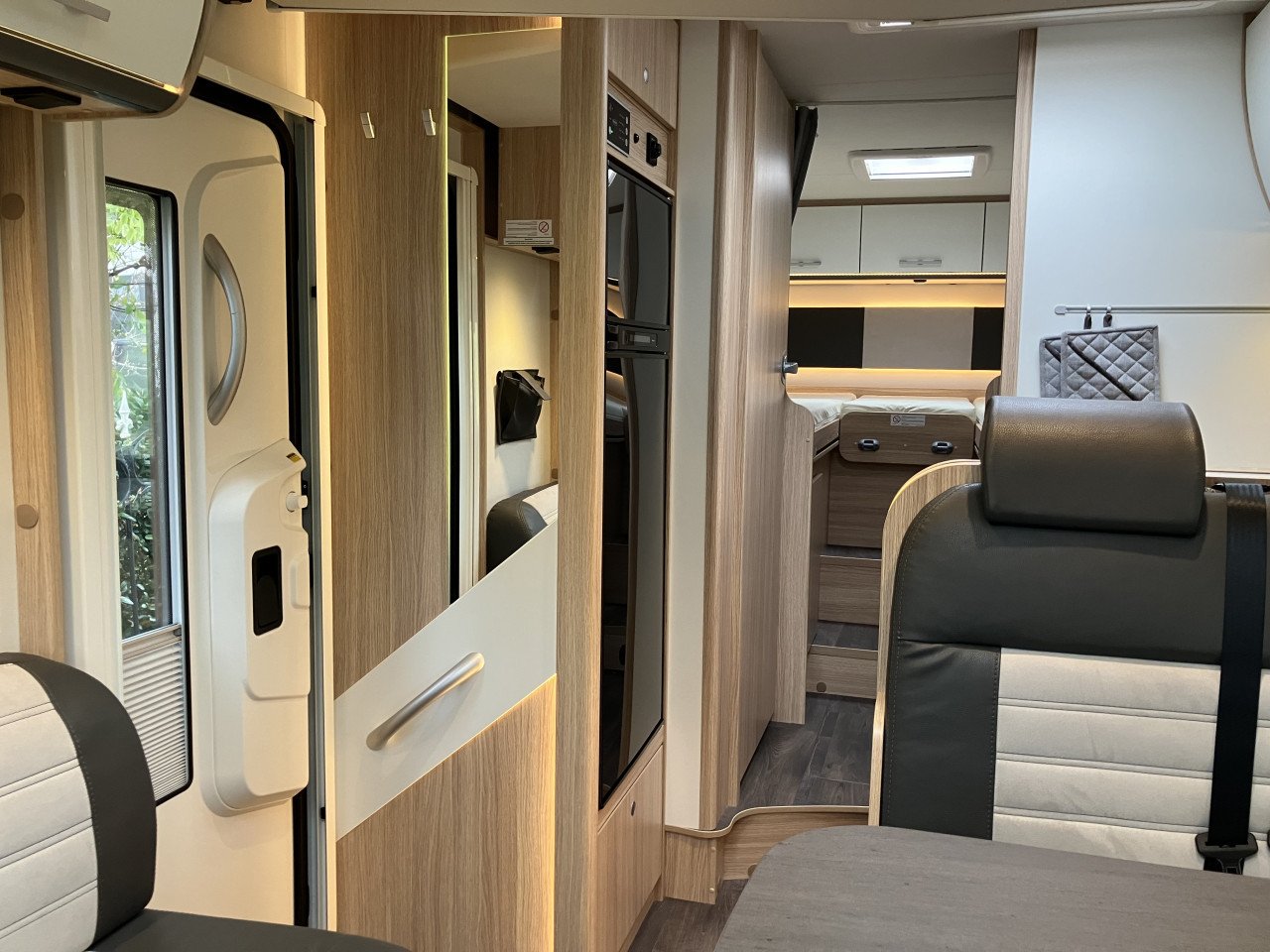 Prachtige 4 pers. camper automaat te koop /huren in oktober?