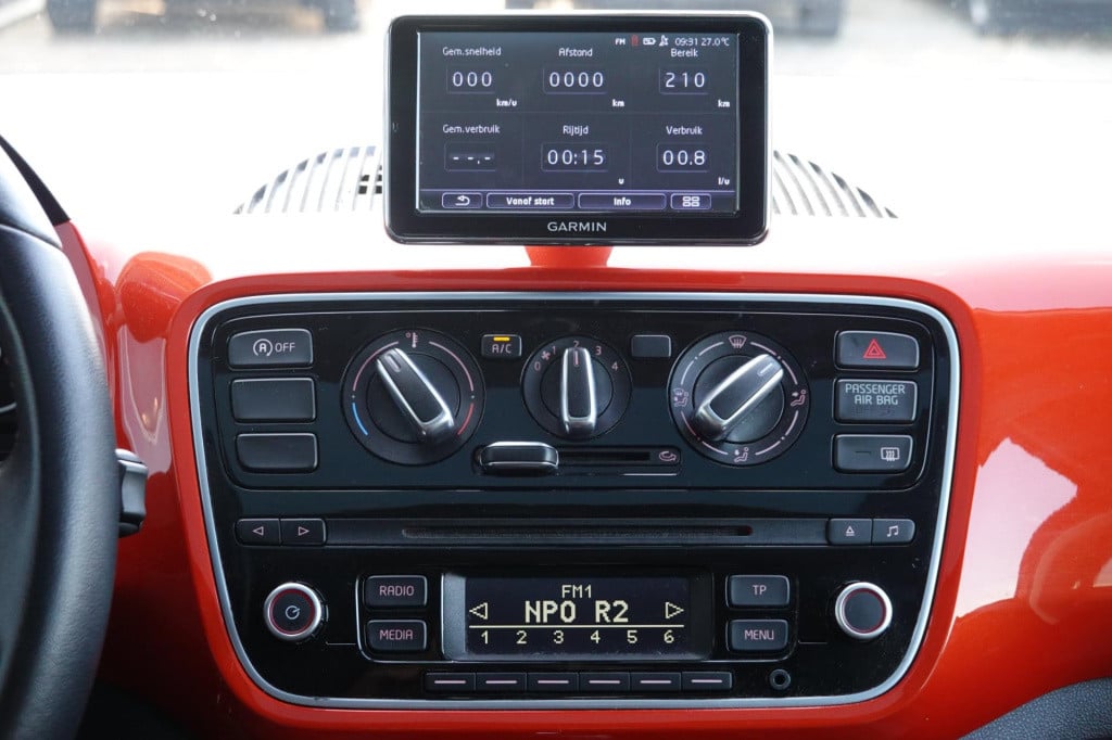 Volkswagen UP! 1.0 groove up! bluemotion