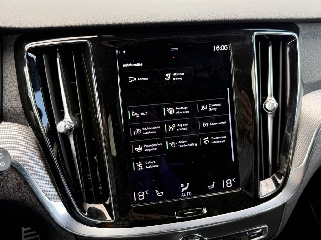 Volvo V60 t6 340pk recharge r-design| adap.cruise| trekhaak| camera| h&k s