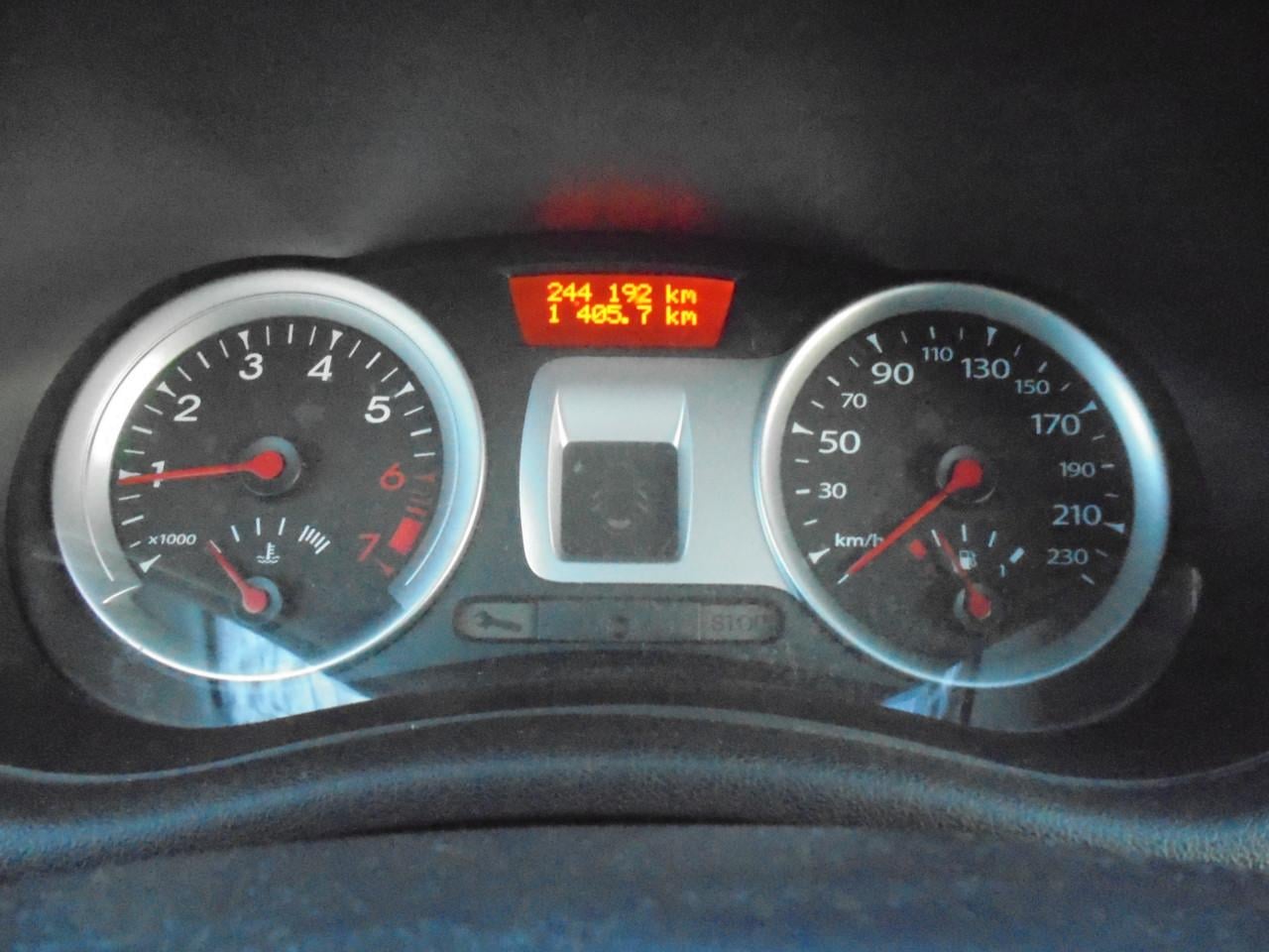 Clio bouwjaar 2010 met de zuinige 1.2 motor in nette staat diverse Extra's