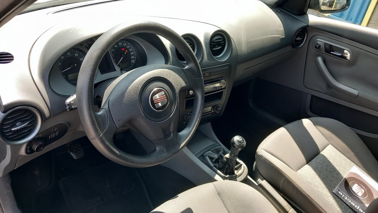Seat IBIZA 1.4 16v Sensation 5deurs bj:2006 airco-lm velgen