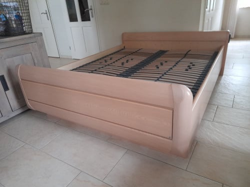 Verstelbaar 2 persoons  bed 160 x200 (in goede nette staat )