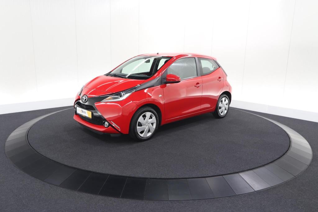 Toyota Aygo 1.0 vvt-i x-play | camera | airconditioning | allseasonbanden