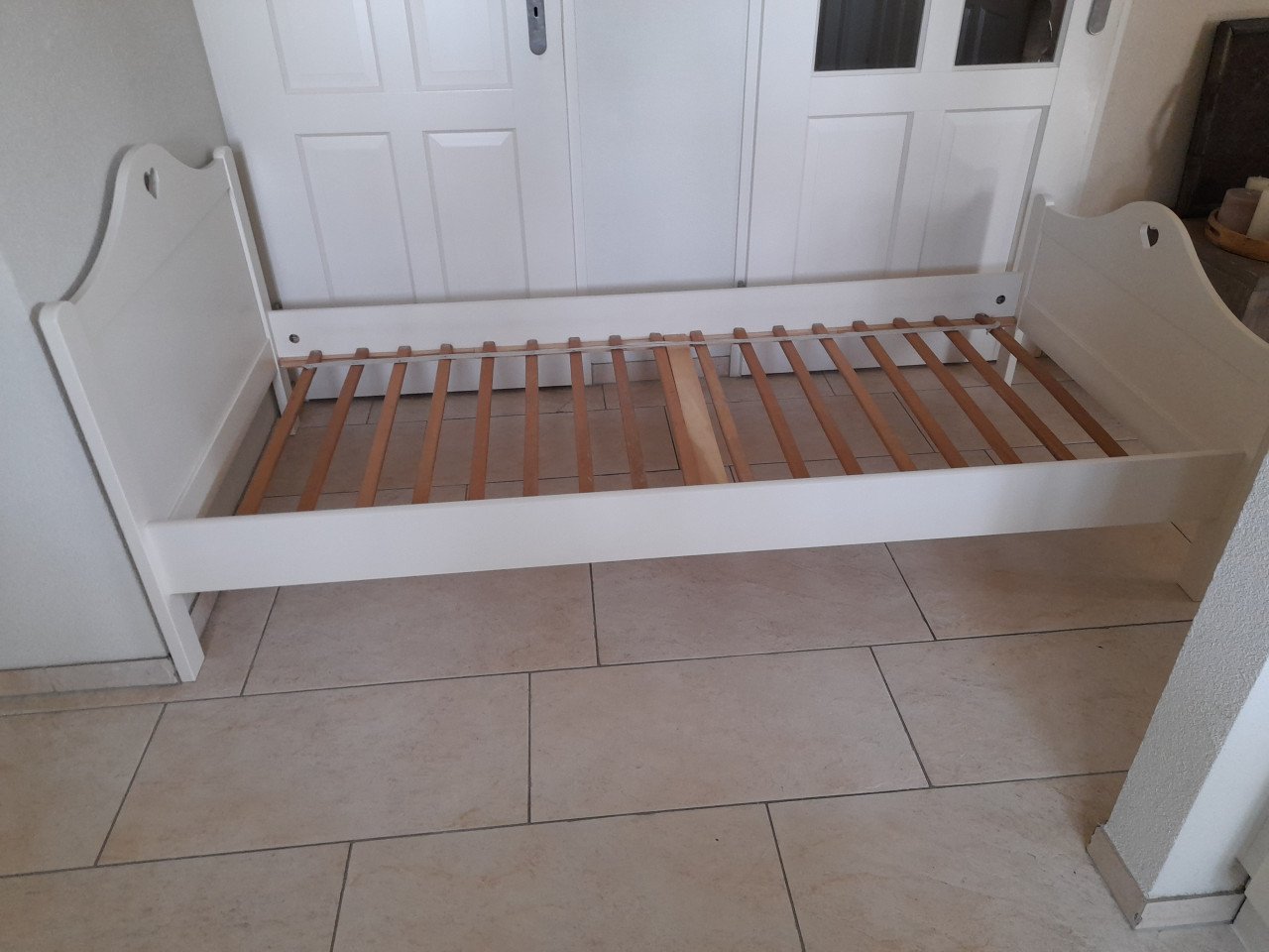 Mooi wit Kinderbed 90 x 200 (in goede staat )