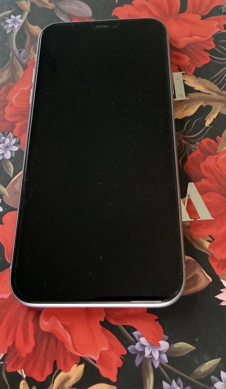 IPhone 11 256GB purple in zeer goede staat!