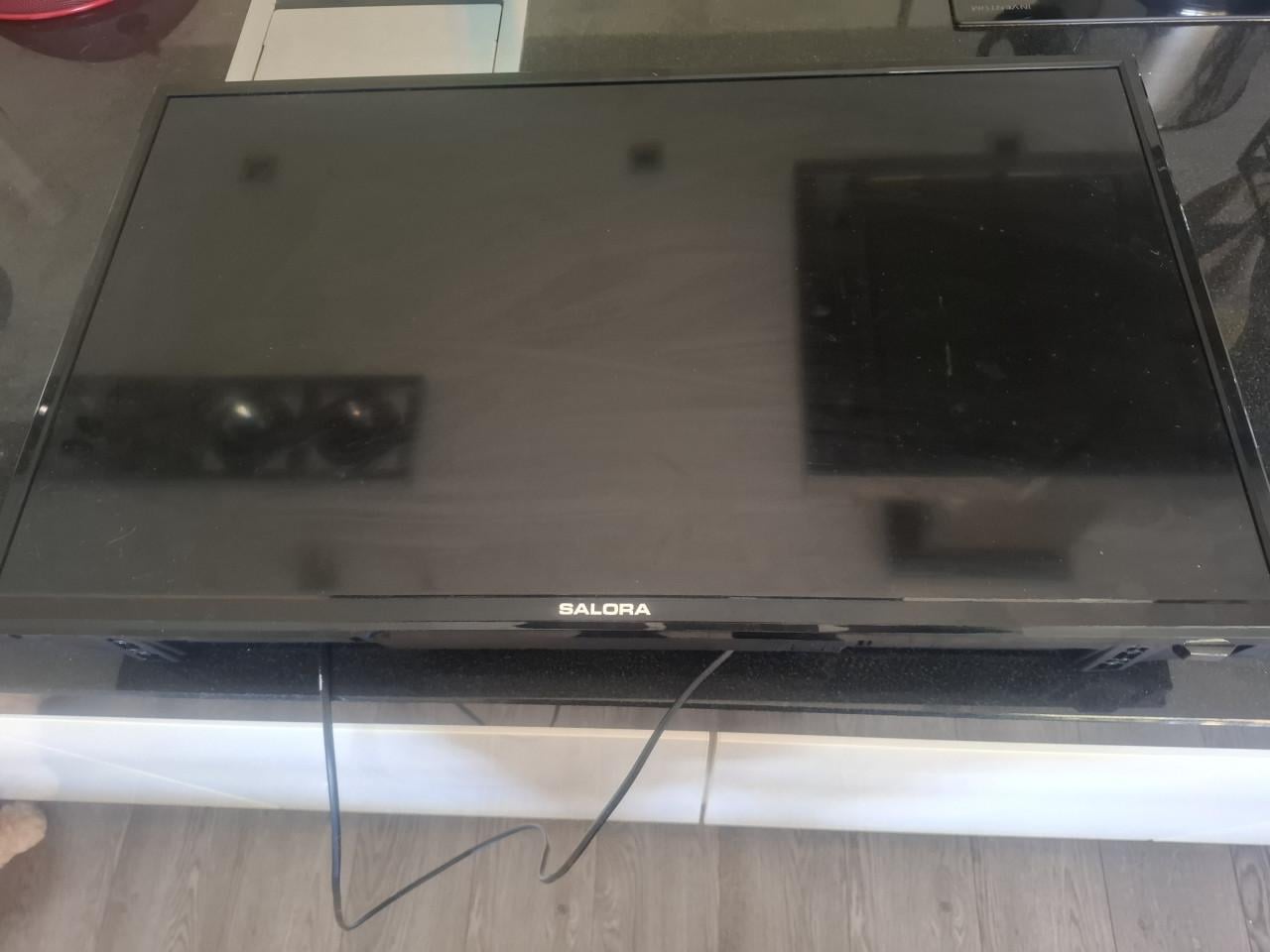 Solare tv met ophangbeugel 2x hdmi