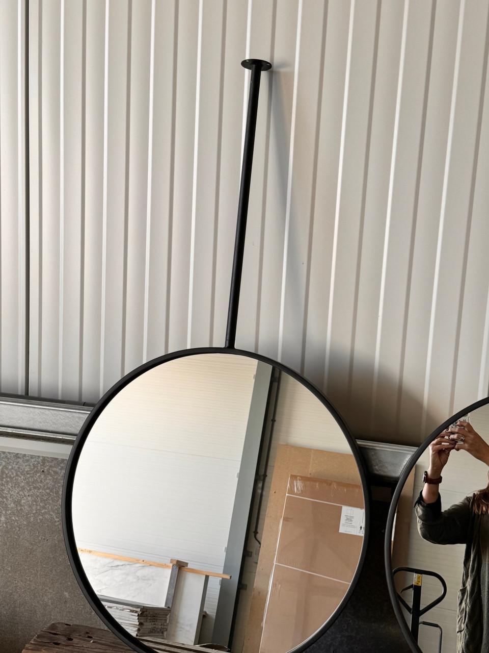 Nieuwe Spiegel zwart diameter 600mm , zwart kader inclusief plafondbev.