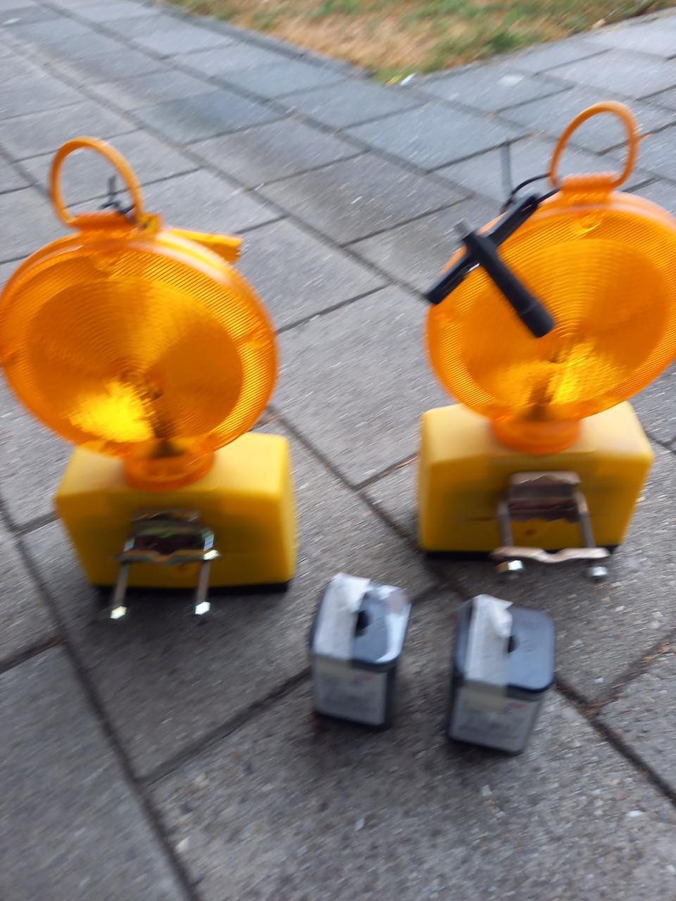 Signaleringslampen met twee nieuwe extra batterijen