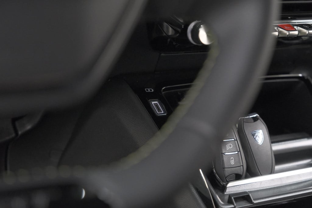 Peugeot 208 hybrid 136 e-dcs6 gt | camera | navigatie | parkeersensoren