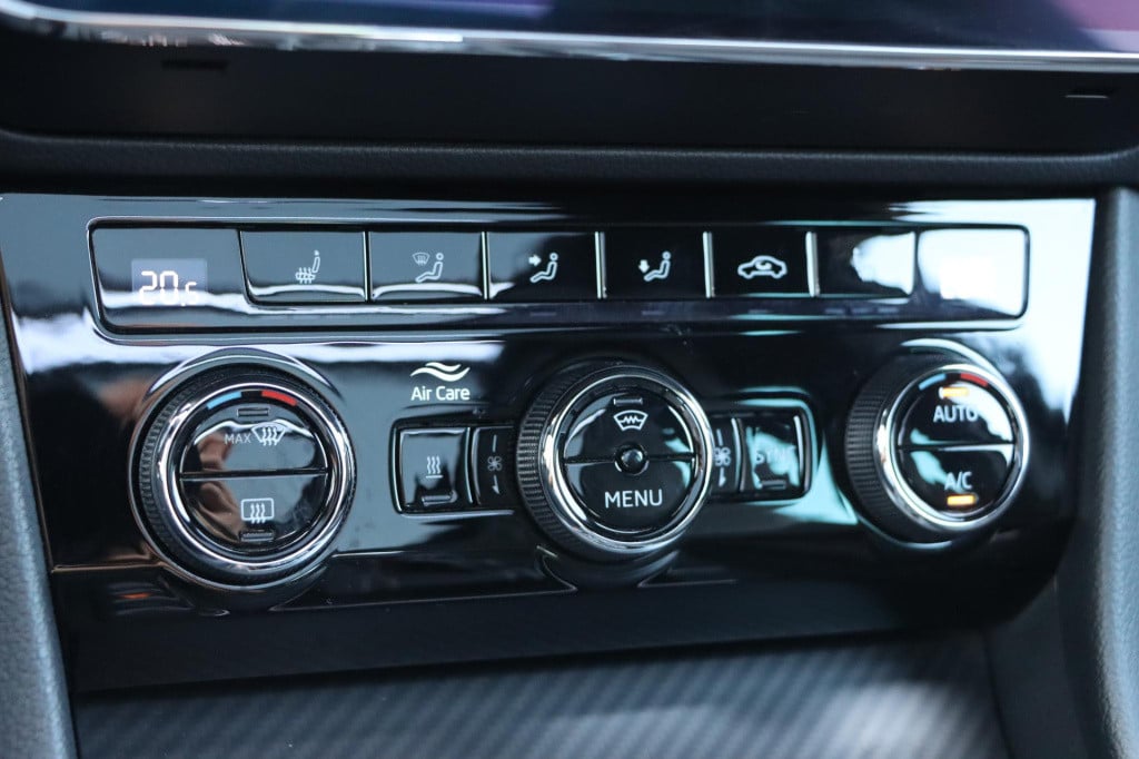 Skoda Superb combi 1.4 tsi iv sportline business