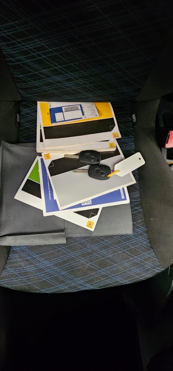 TE KOOP RENAULT CLIO 1.2 16V MET AIRCO VOL JAAR APK BIJ AFLEVERING