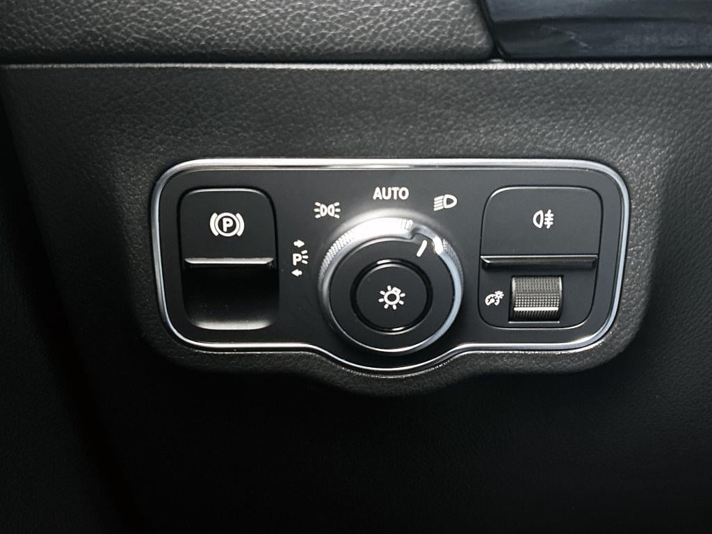 Mercedes-Benz Eqa 250 business solution luxury 67 kwh ledkoplampen | parkee