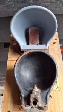Gietijzeren drinkbakken