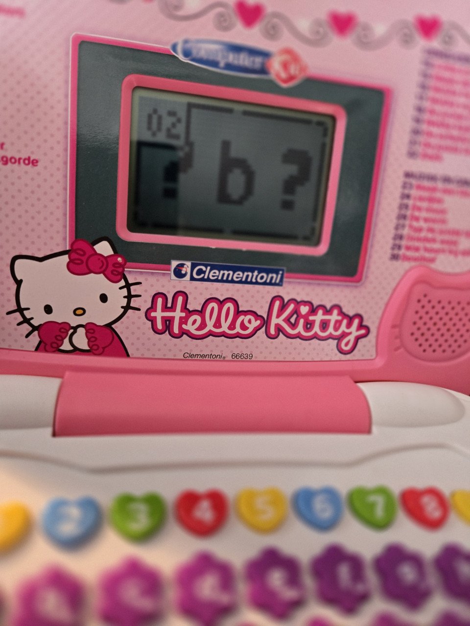 Hello Kitty laptop roze Clementoni Werkt op 2 batterijen inclusief.
