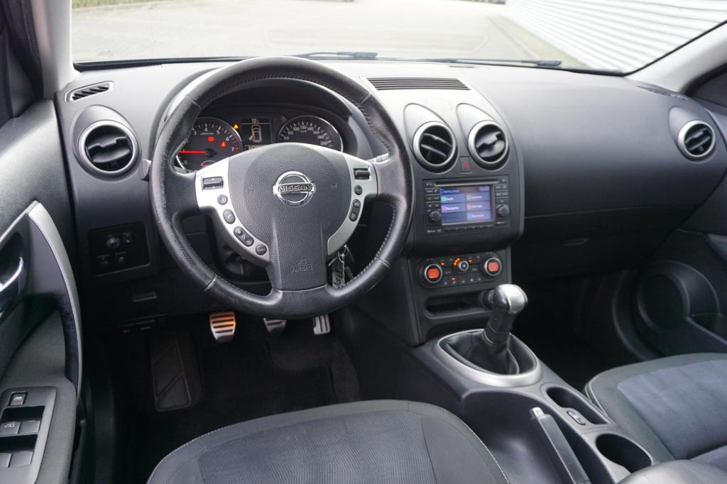Nissan Qashqai 1.6 connect edition climate / navi / cruise / camera / pano 