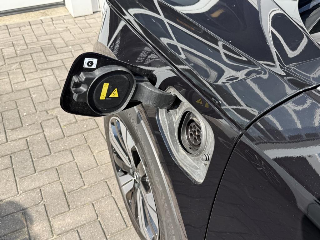 Volvo XC40 t5 262pk recharge ultimate bright| full options !!