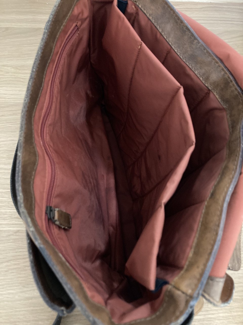Bruin leren schoudertas voor school of werk