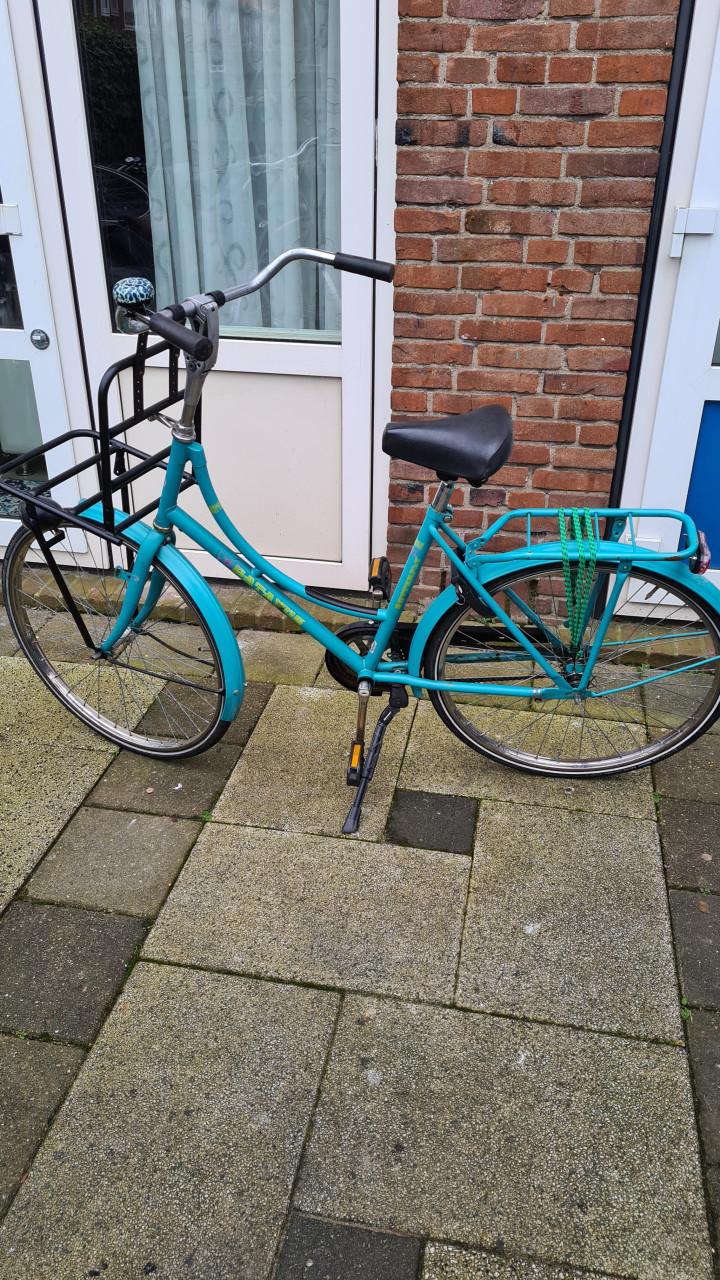 Dames fiets 26 inch-Fr.maat 48cm met voordrager en met traprem achter