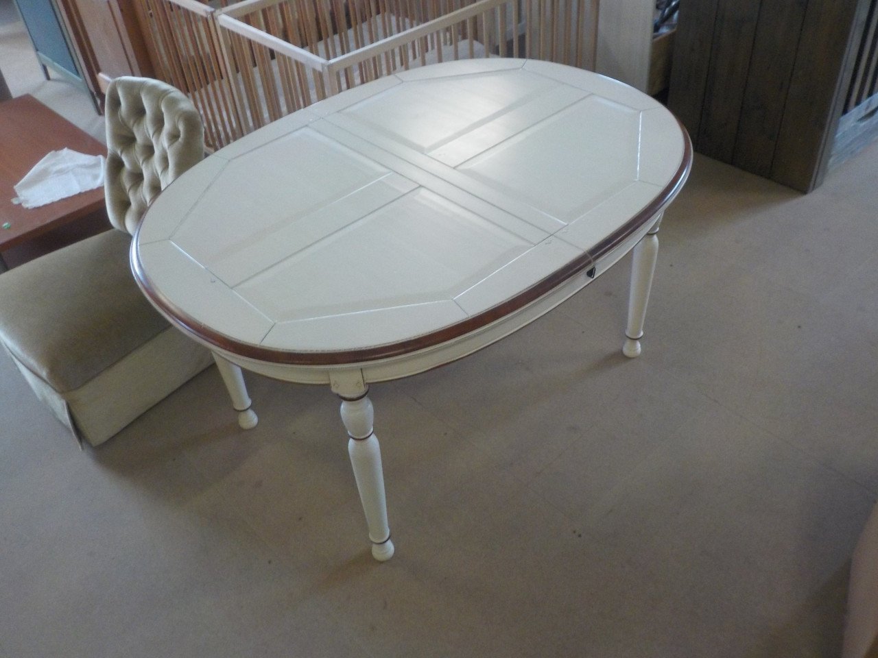 Mooie kwaliteit en in vrijwel nieuw staat verlengde eettafel 220 x 105 cm