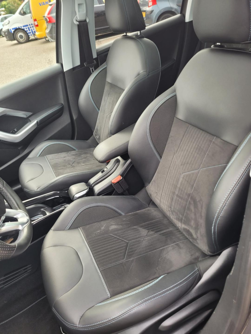 Peugeot 2008 1.2 puretech allure crossway treekhak alcantara leer / navigat