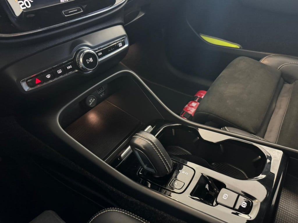 Volvo XC40 1.5 t4 recharge r-design