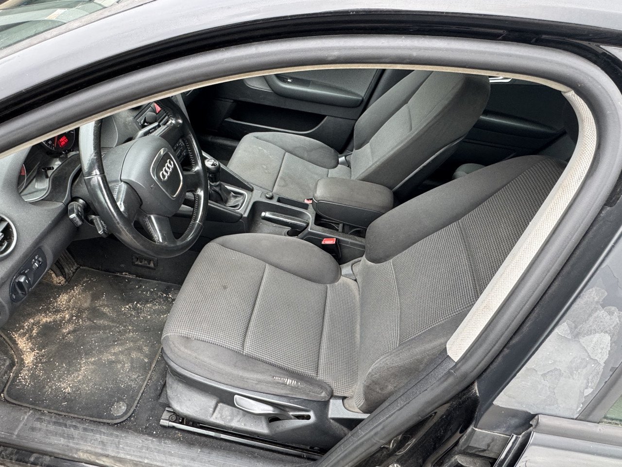 Audi A3 Sportback 1.6i Attraction 5 deurd Bouwjaar 2005 NAP ! ! !
