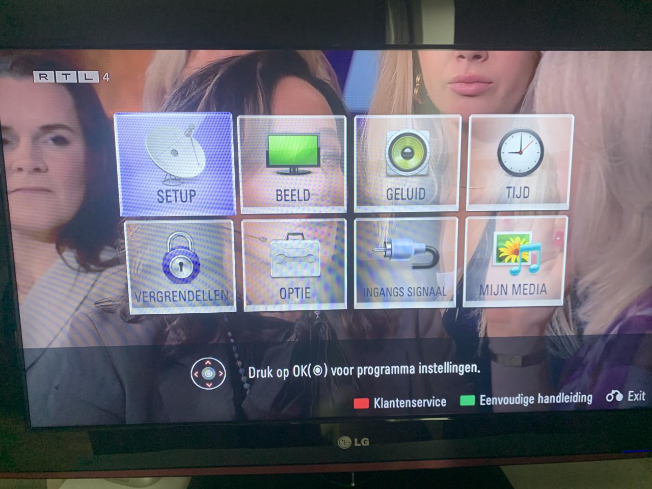 LG 32 inch TV uiteraard met afstandsbediening en CI-module