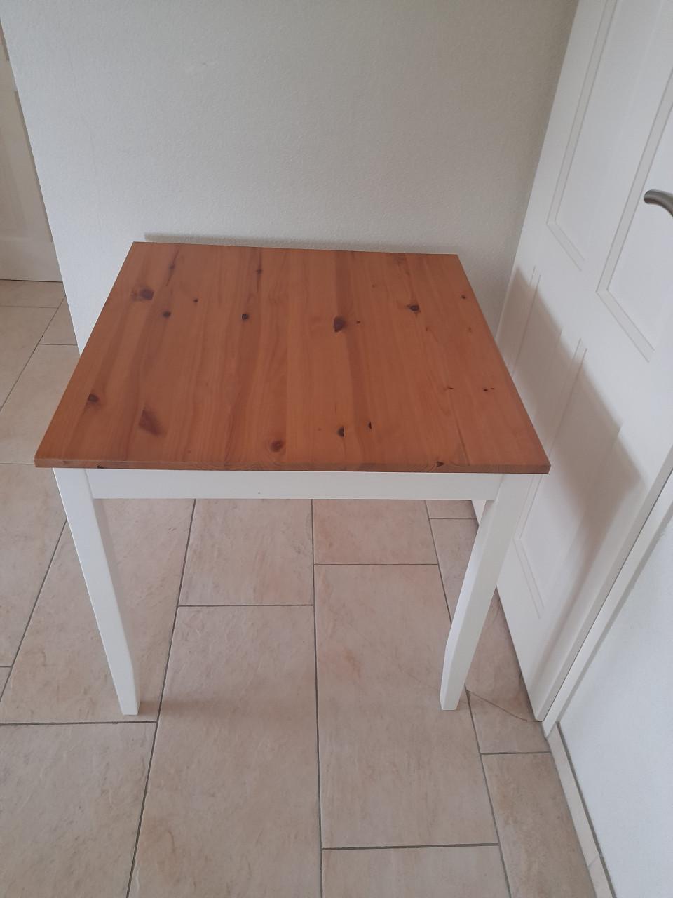 Massief houten tafel 74 x 74 x 75H (in goede nette staat )