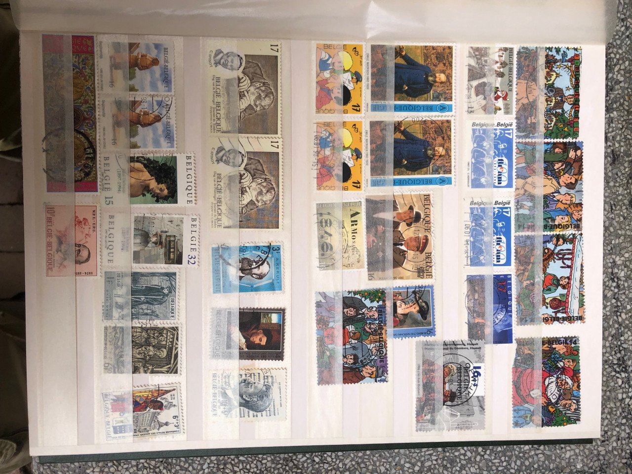 2 postzegel albums.