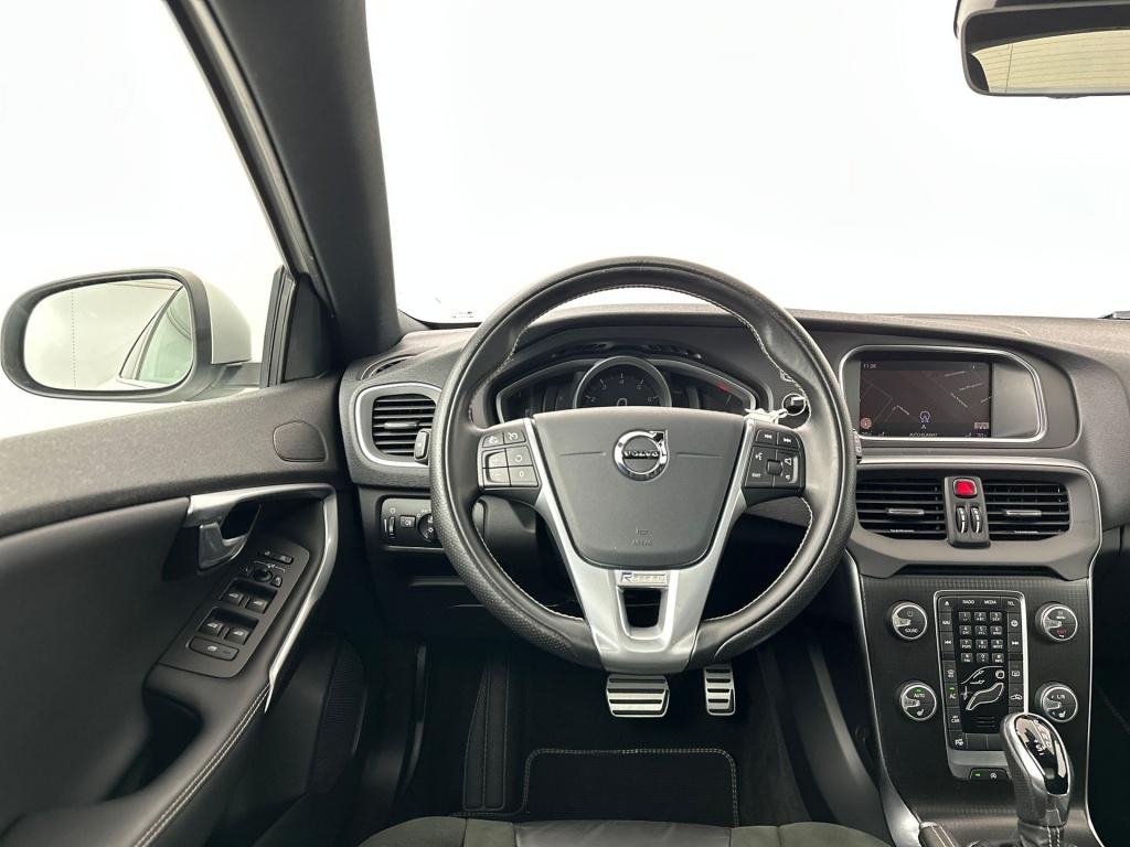 Volvo V40 t3 153pk aut6 polar+ sport| pano| camera| h&k sound| dab+