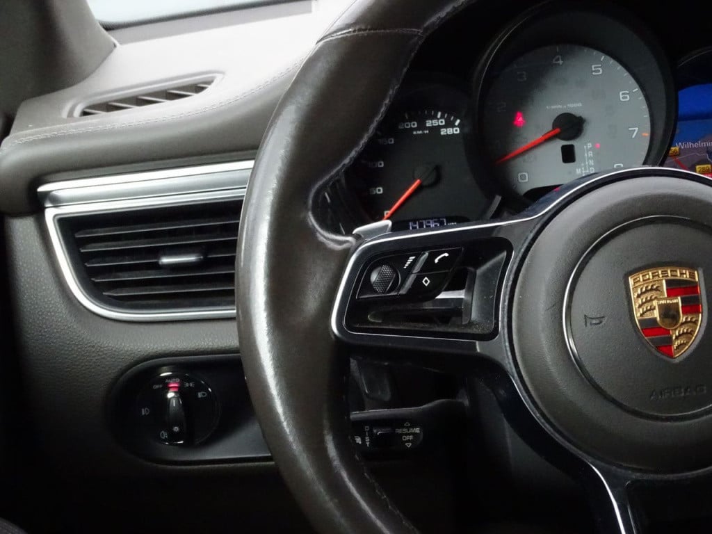 Porsche Macan 3.0 s | luchtvering | adaptief onderstel | 21"