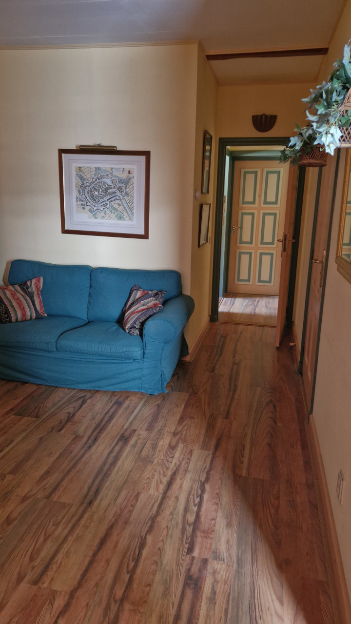 Mooie laminaatvloer ca 40m2, zelf verwijderen