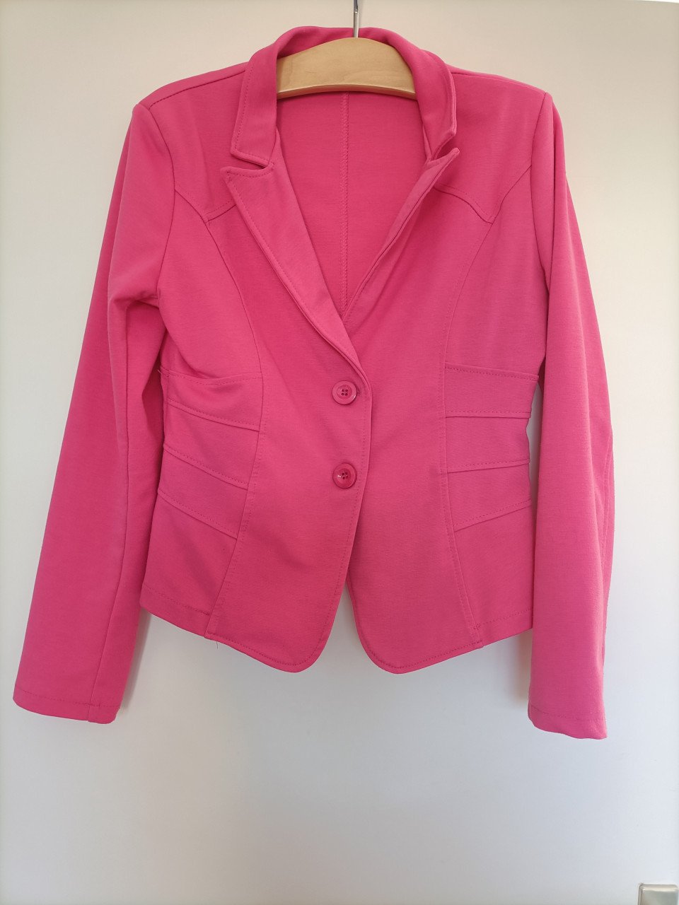 Mooie roze blazer/jasje. Van stof (95% polyester). Maat L / 40.