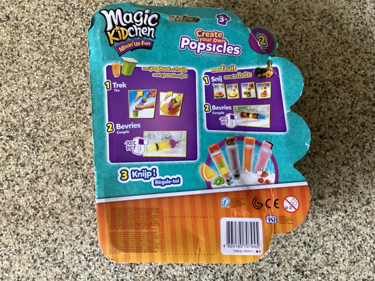 4x zelf ijsjes maken.     Magic Kidchen Pull Pops.