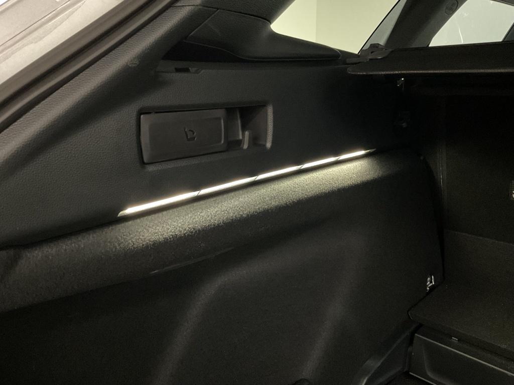 Toyota Corolla Touring Sports 1.8 hybrid executive | navi | bi-tone | camer