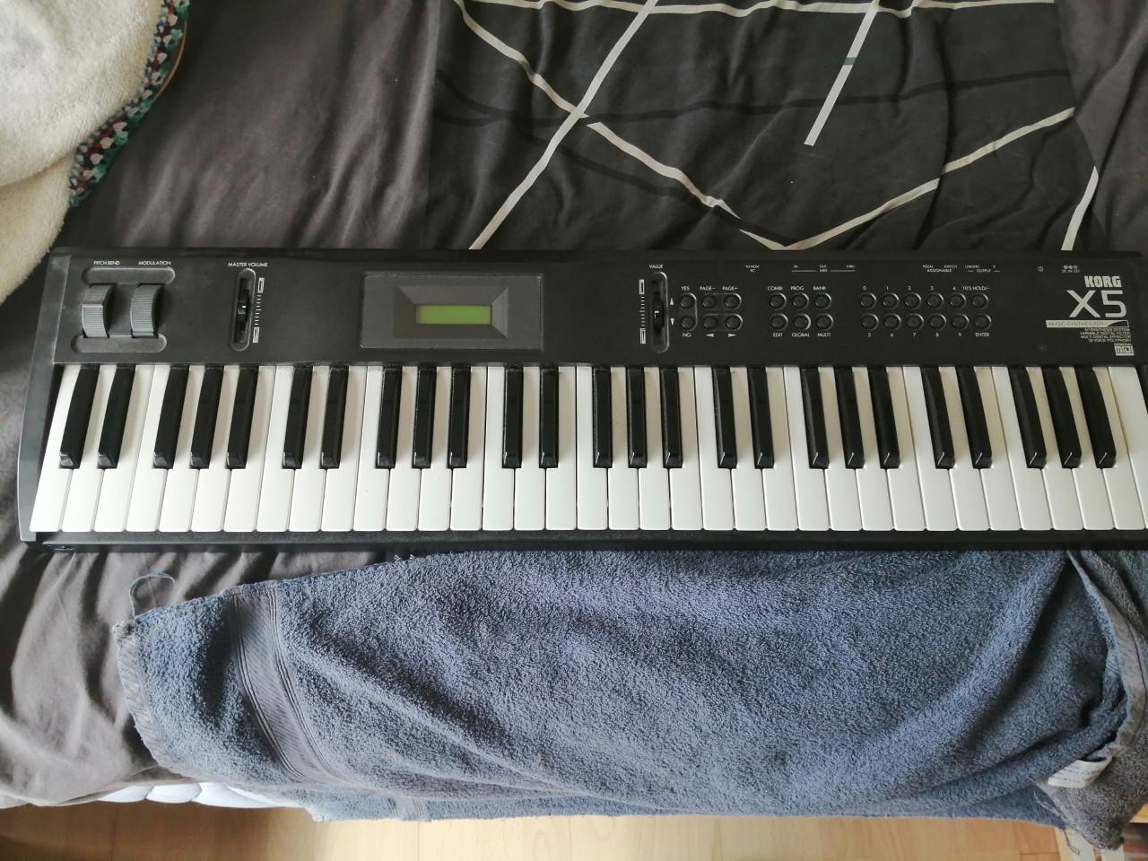 Korg X5 synthesizer