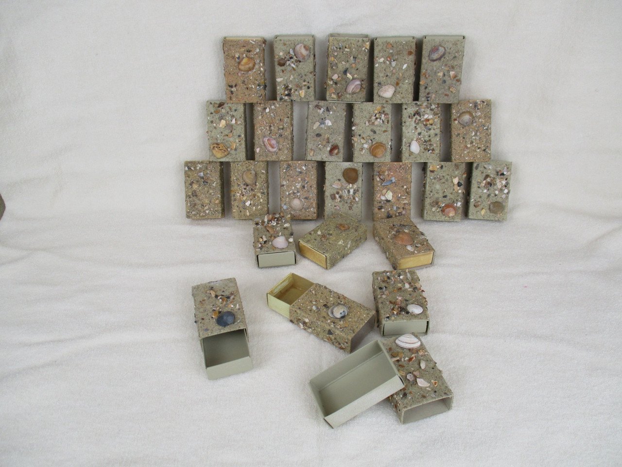 24 kleine cadeau doosjes met schelpje, strand thema