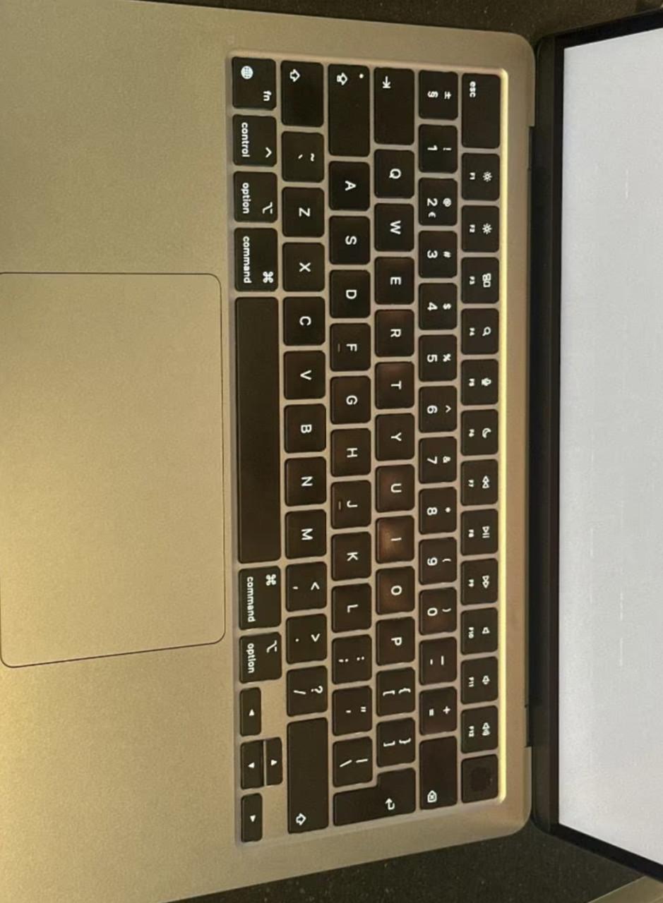 MacBook Air 13” M3 – 8GB/256GB