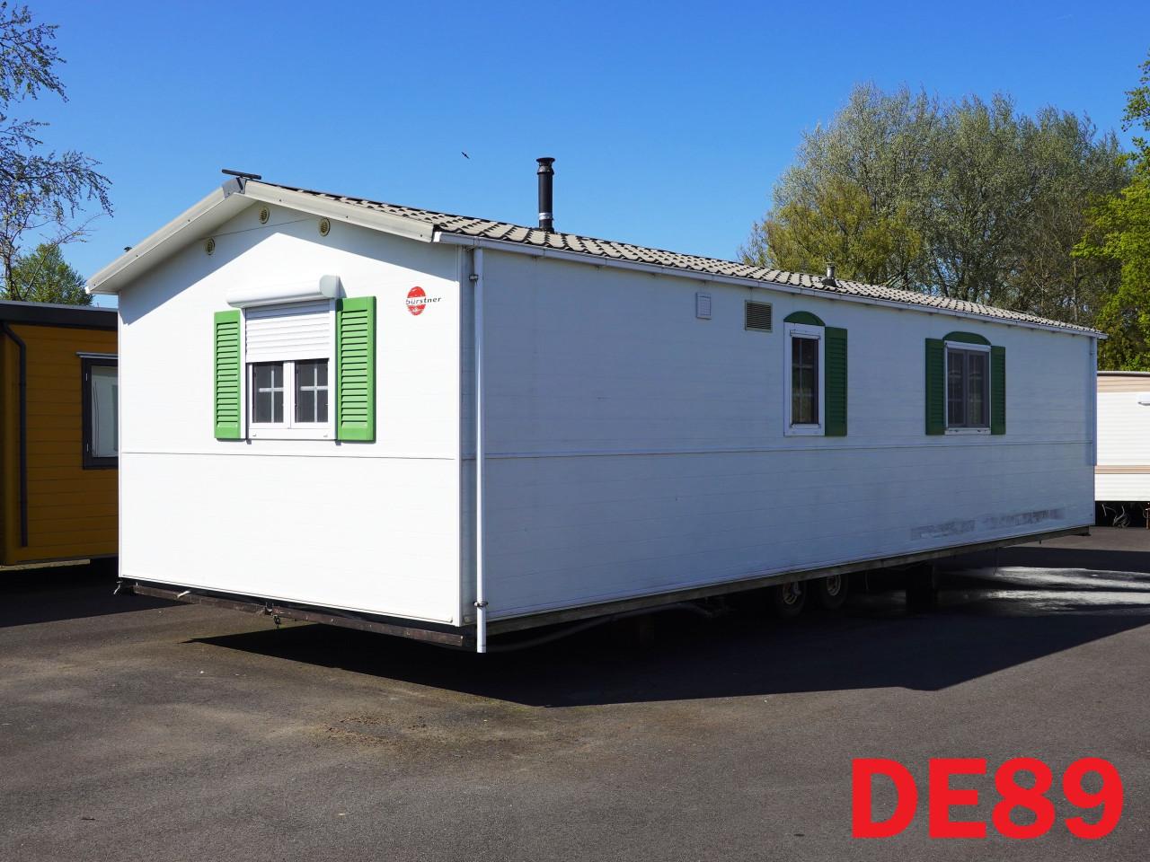 Keurig Bürstner chalet met 2 slaapkamers dubbel glas en middenkamer te koop