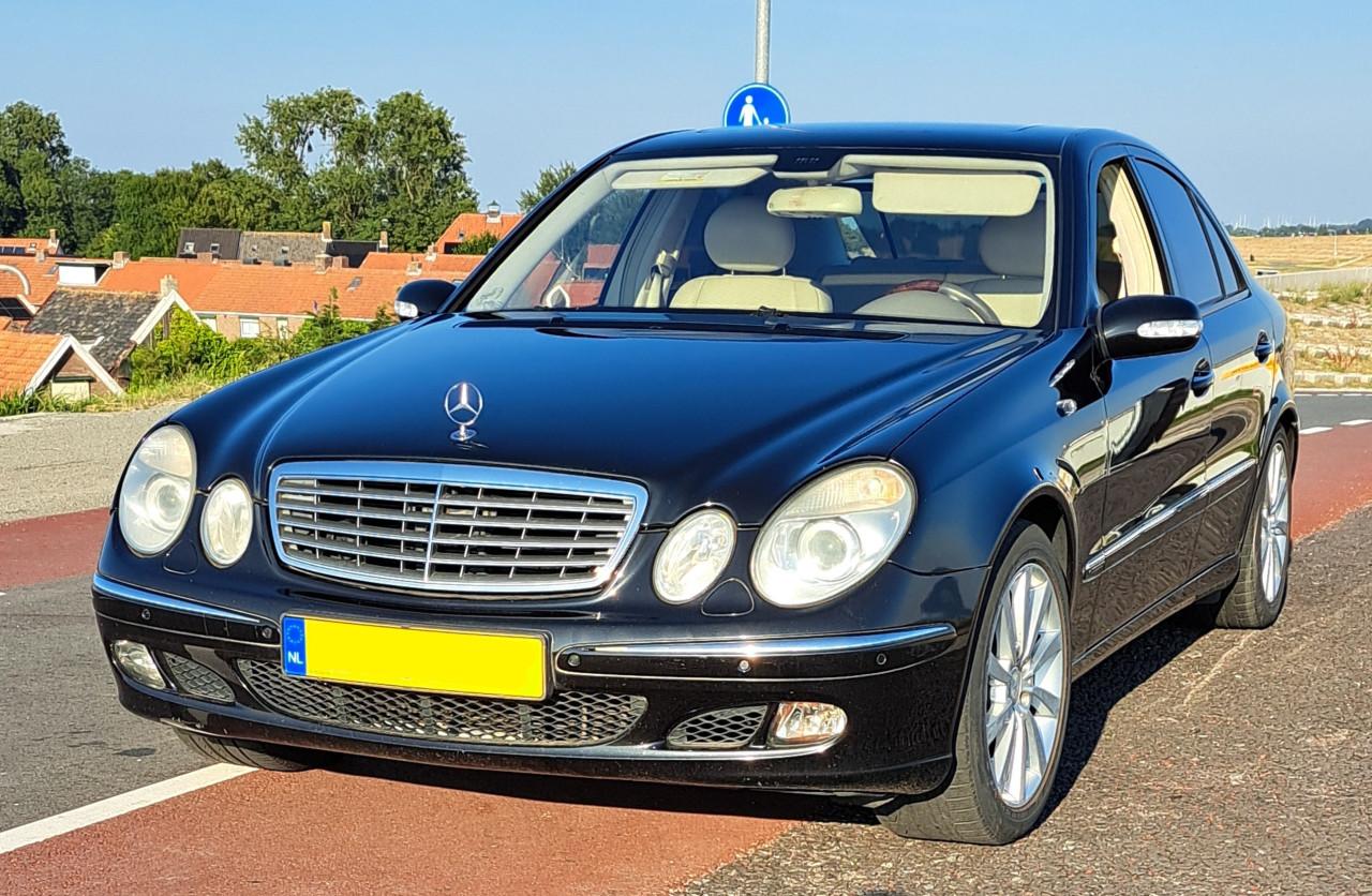 Mercedes E500 Diep Zwart 2004 287.200 km € 5.500