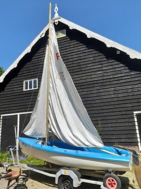 Zeilbootje Flying junior met trailer