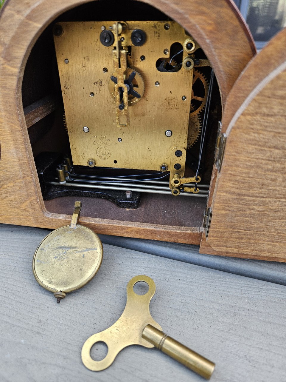 Prachtige antieke duitse JUBA-Schatz tafelpendule, klein model....