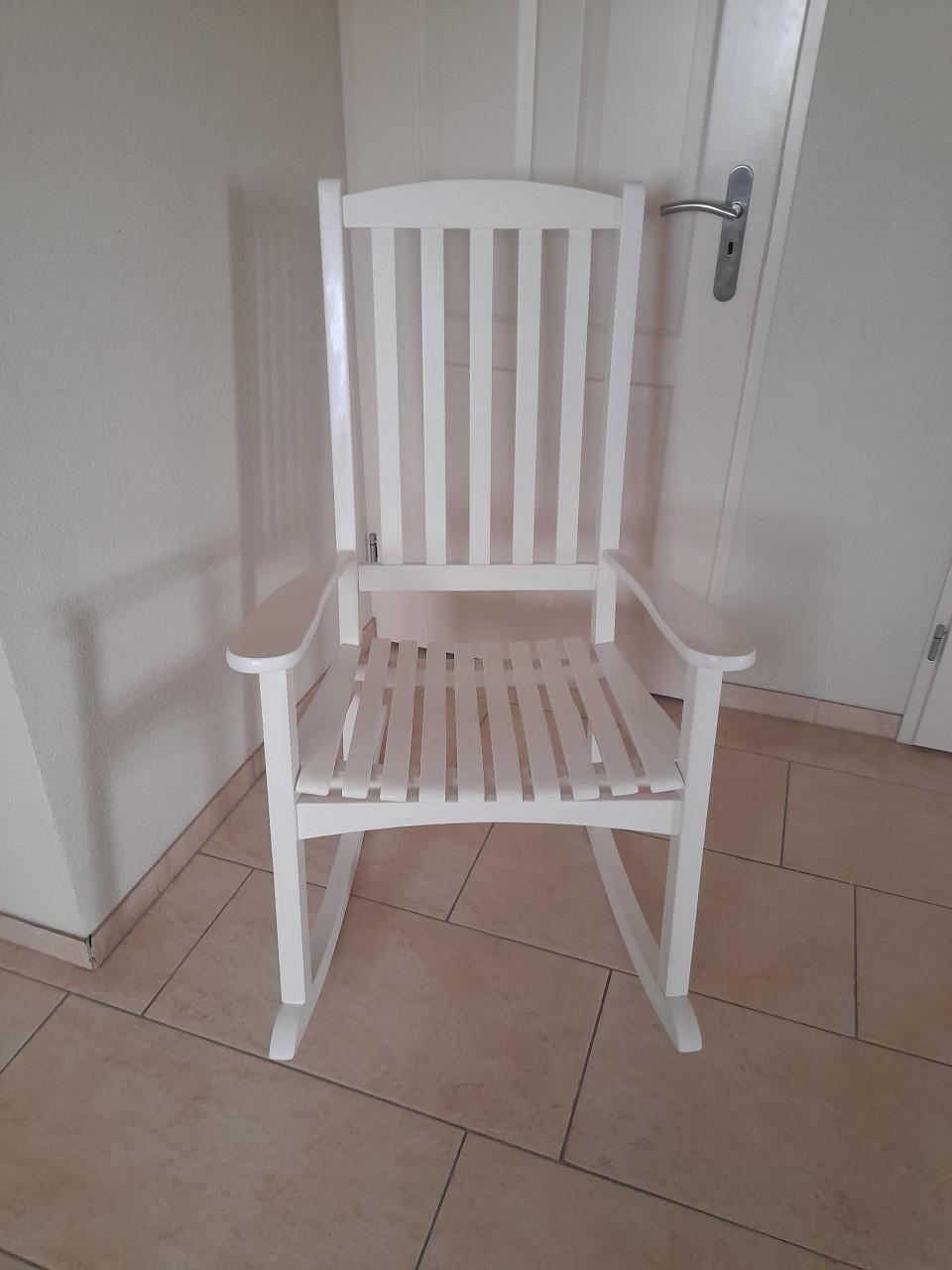 Leuke houten schommelstoel (in goede nette staat)