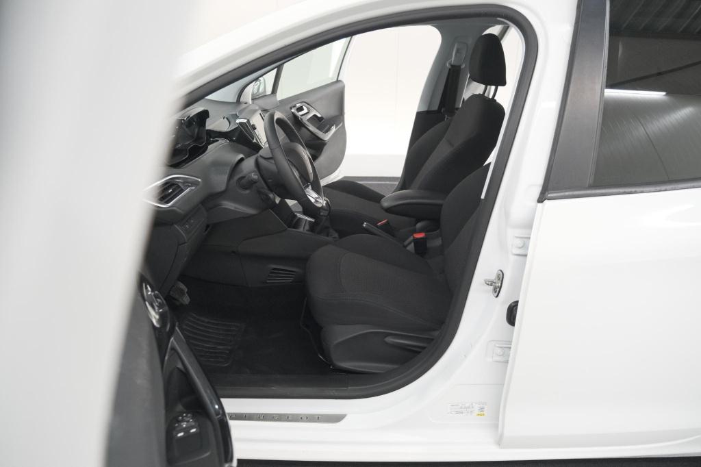 Peugeot 208 puretech 82 signature | parkeersensoren | apple carplay | navig