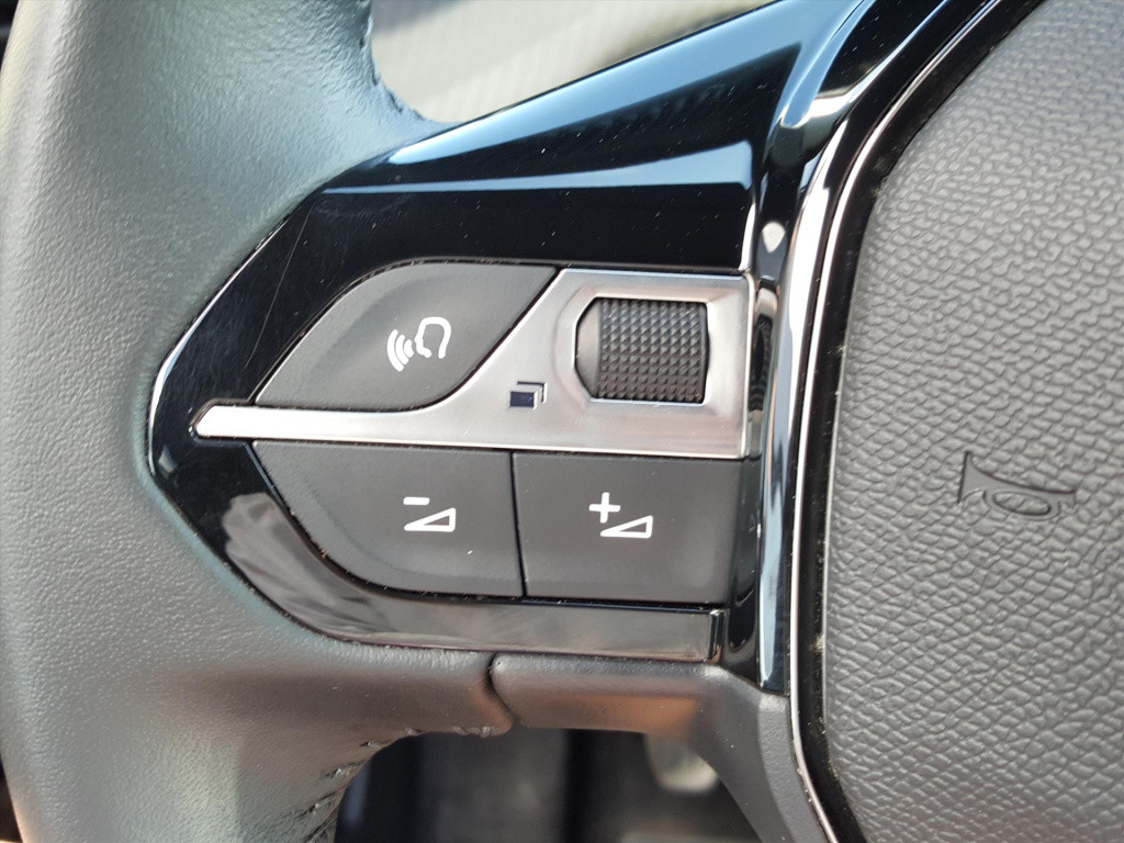 Peugeot 2008 1.2 puretech 100pk allure navigatie | cruise & climate | achte