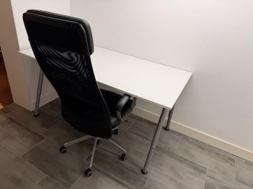 Bureau IKEA wit met bureau stoel