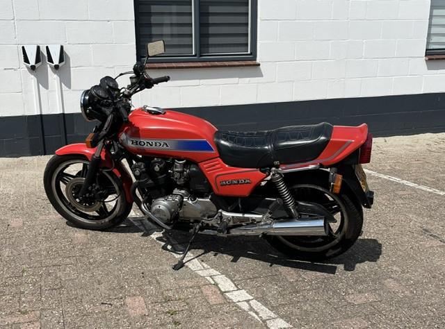 De echte motor   47  jaar  Honda bol dor 900 F ----1979--49500KM