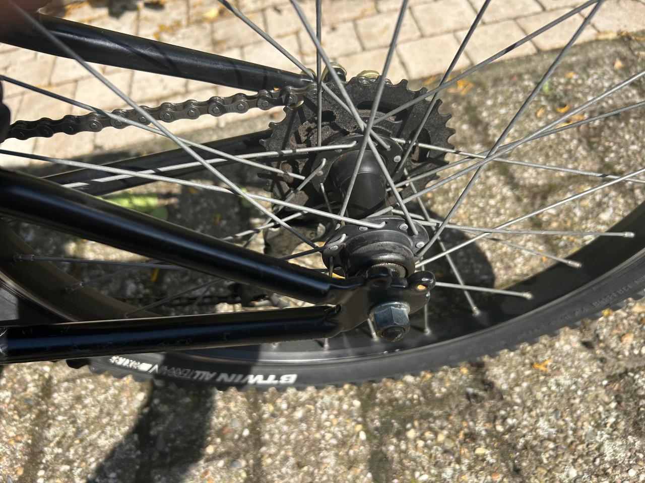 Jongensfiets Mountainbike B-Twin 6 speed, velgremmen. GOED!!