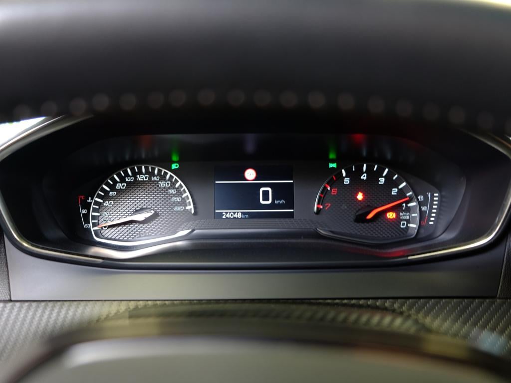 Peugeot 2008 1.2 pt 100 allure | bluetooth | apple carplay | android auto |